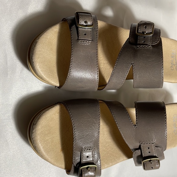 Dansko Size 37 Leather Taupe Adjustable Buckle Strappy Sandals - Picture 5 of 8